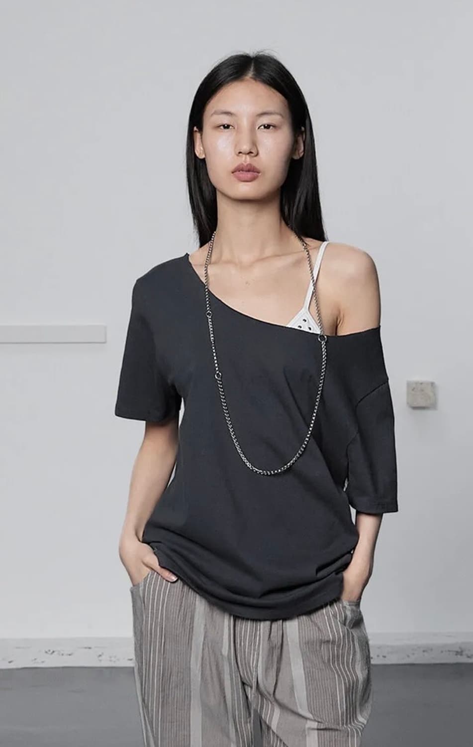 cerric 세릭 one shoulder loose top 오프숄더 탑 상품이미지3