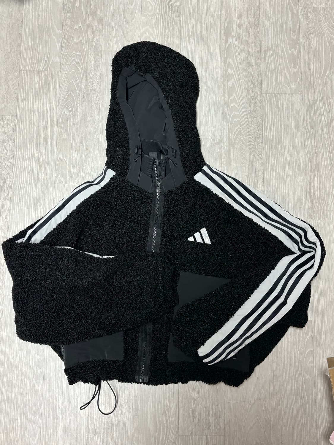 아디다스 삼선 뽀글이 크롭 자켓 상품이미지1