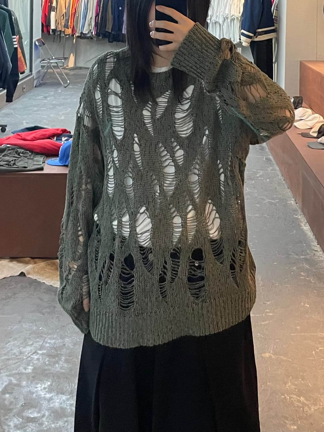 ROARINGWILD 펀칭 데미지 카키 니트 H2317 상품이미지1