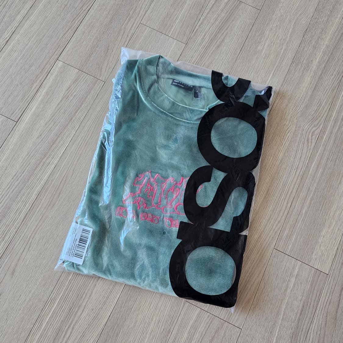 S 새제품) asos 그린 벨벳 그래피티 자수 반팔 티셔츠. 여성 오버핏 상품이미지5