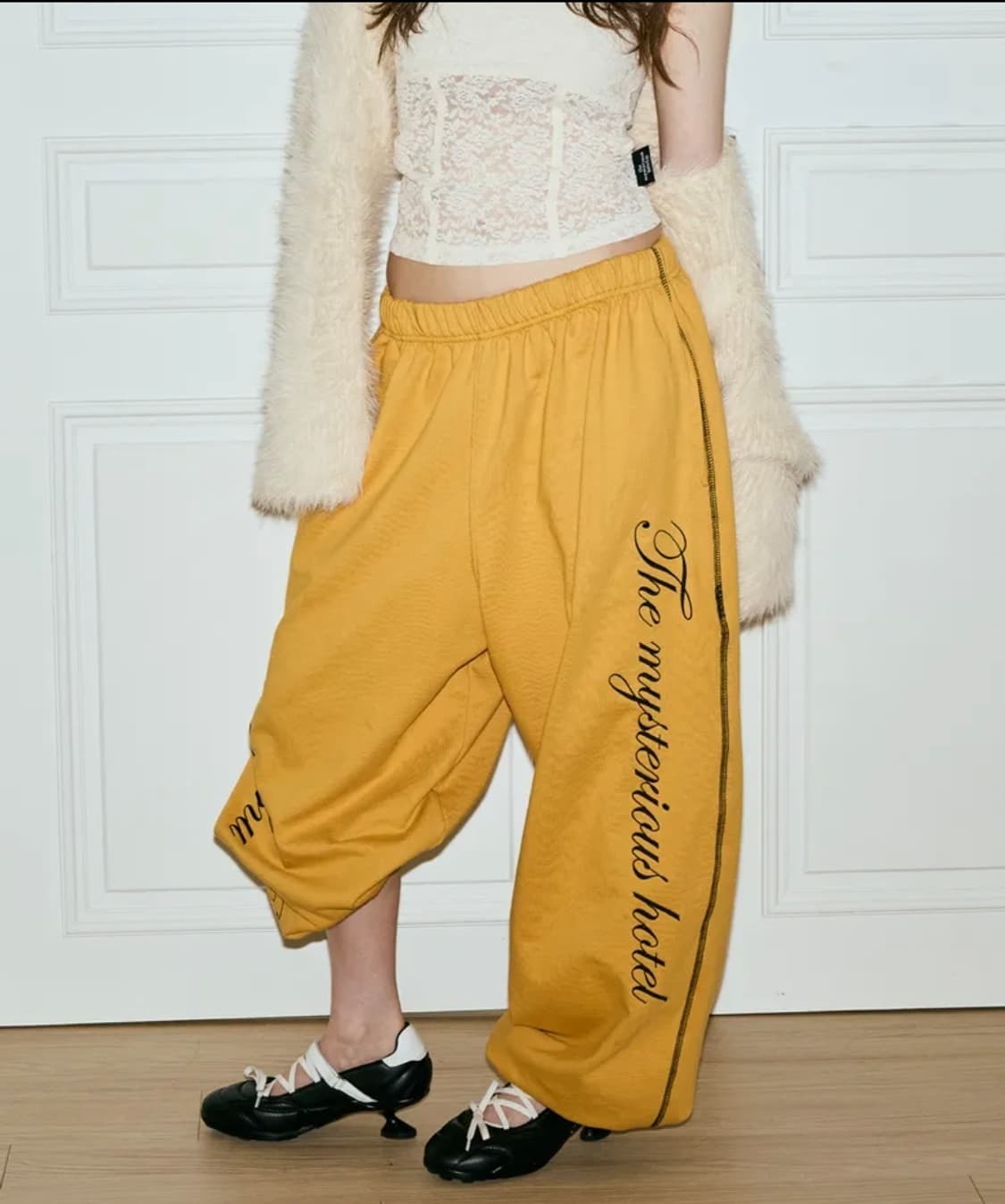 삽니다)  미스테리어스 호텔 걸스 스웻 팬츠 상품이미지1