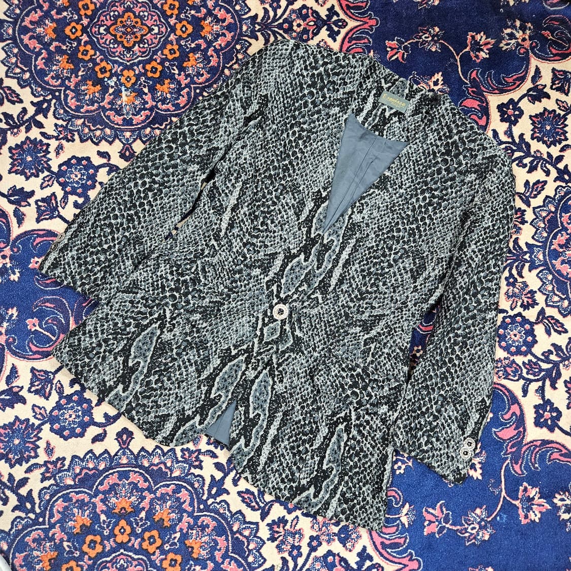 에스퀴스(Esquisse) 파이톤 파워숄더 브이넥 블레이져 자켓 상품이미지1