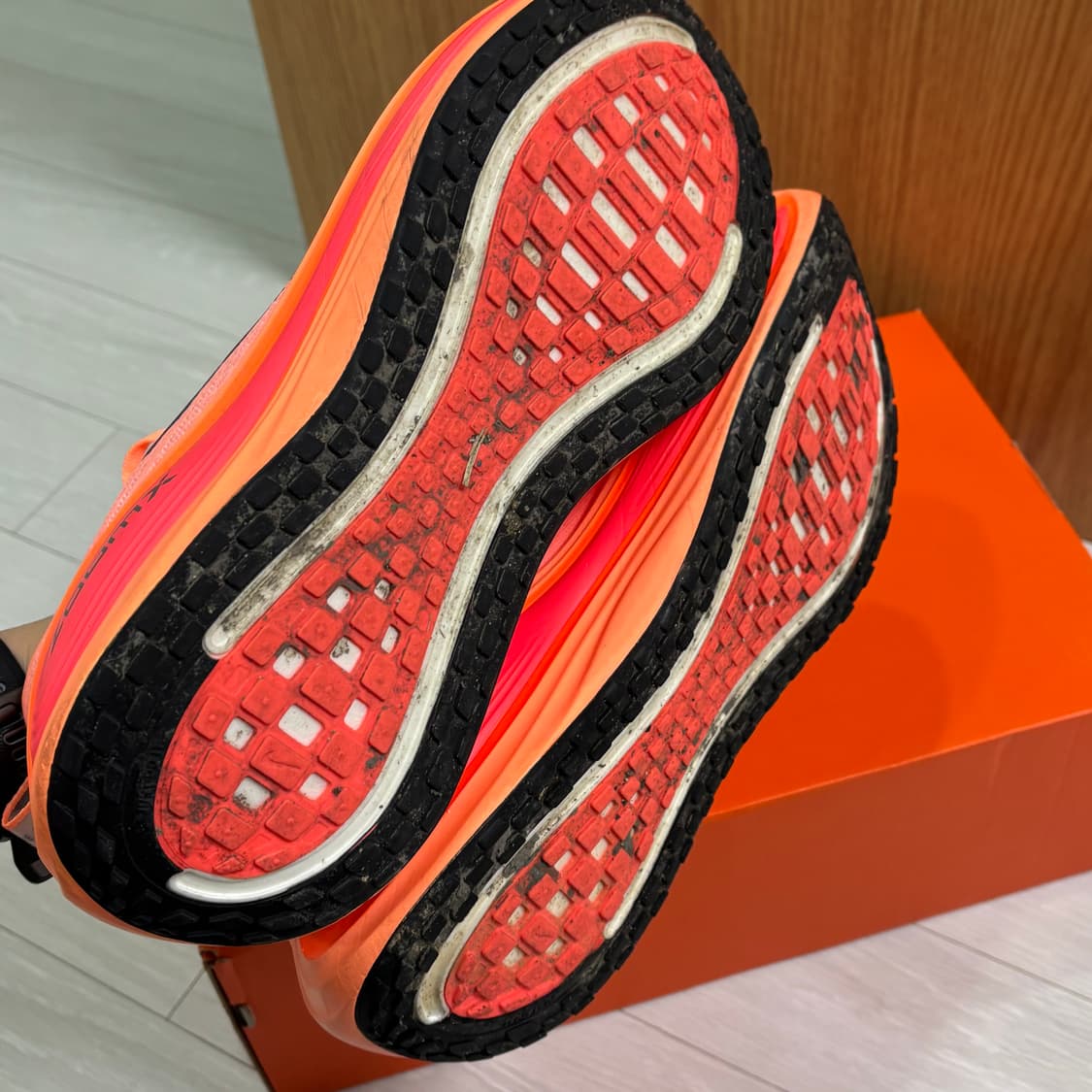 (280) 나이키 보메로 플러스 오렌지 펄스 핫 라바 상품이미지5