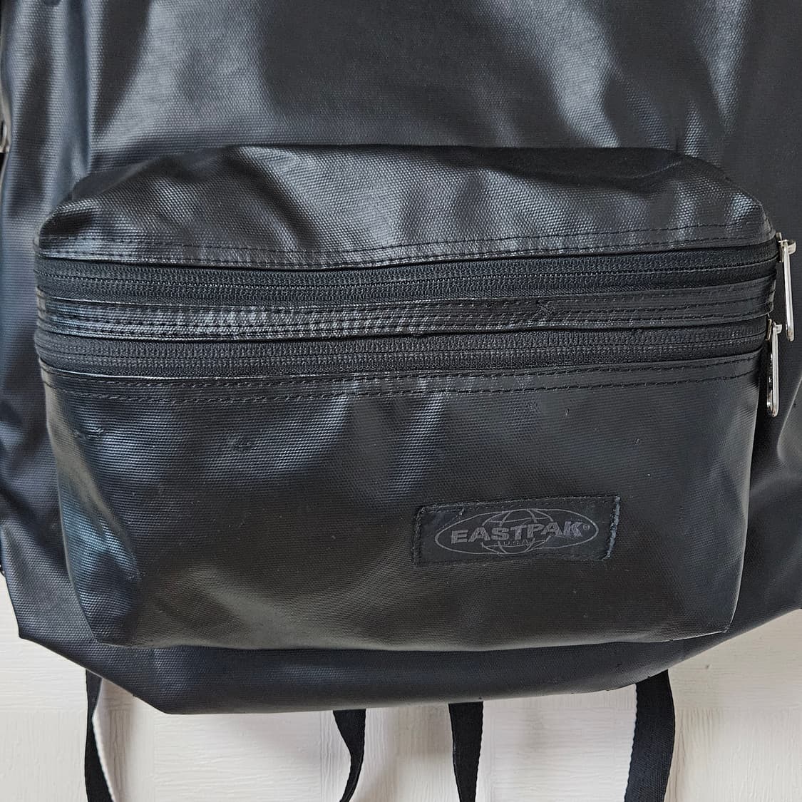 이스트팩 eastpak 패디드파커 블랙 코팅 백팩 상품이미지5