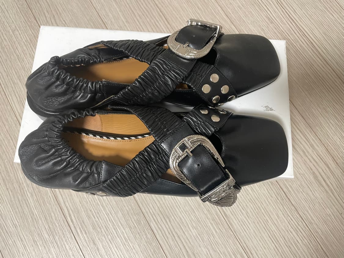 토가 풀라 버클 레더 발레리나 플랫 슈즈  상품이미지1