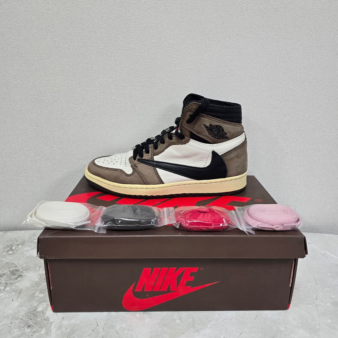 나이키 조던 트래비스 스캇 모카 하이 265사이즈 판매 상품이미지1