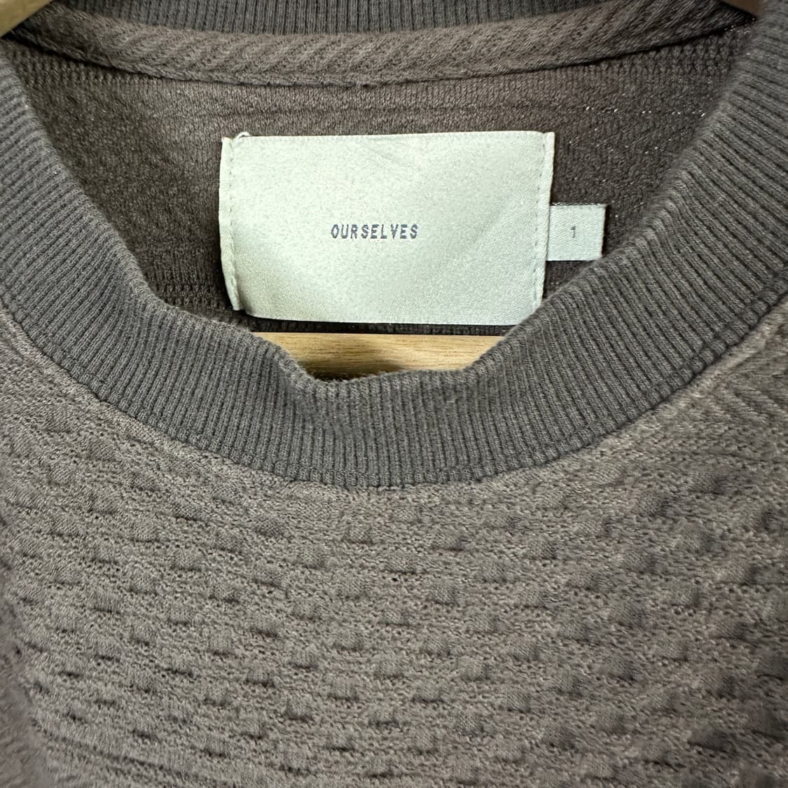 아워셀브스 22FW 코튼 위브 크루넥 니트 브라운 상품이미지2