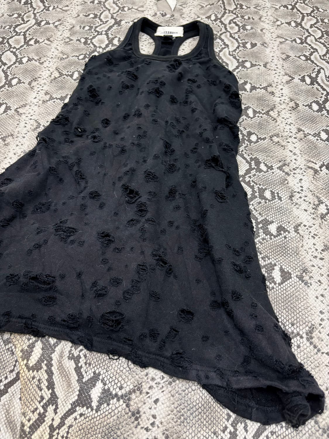 “Alexander” Black Damaged Sleeveless 상품이미지2
