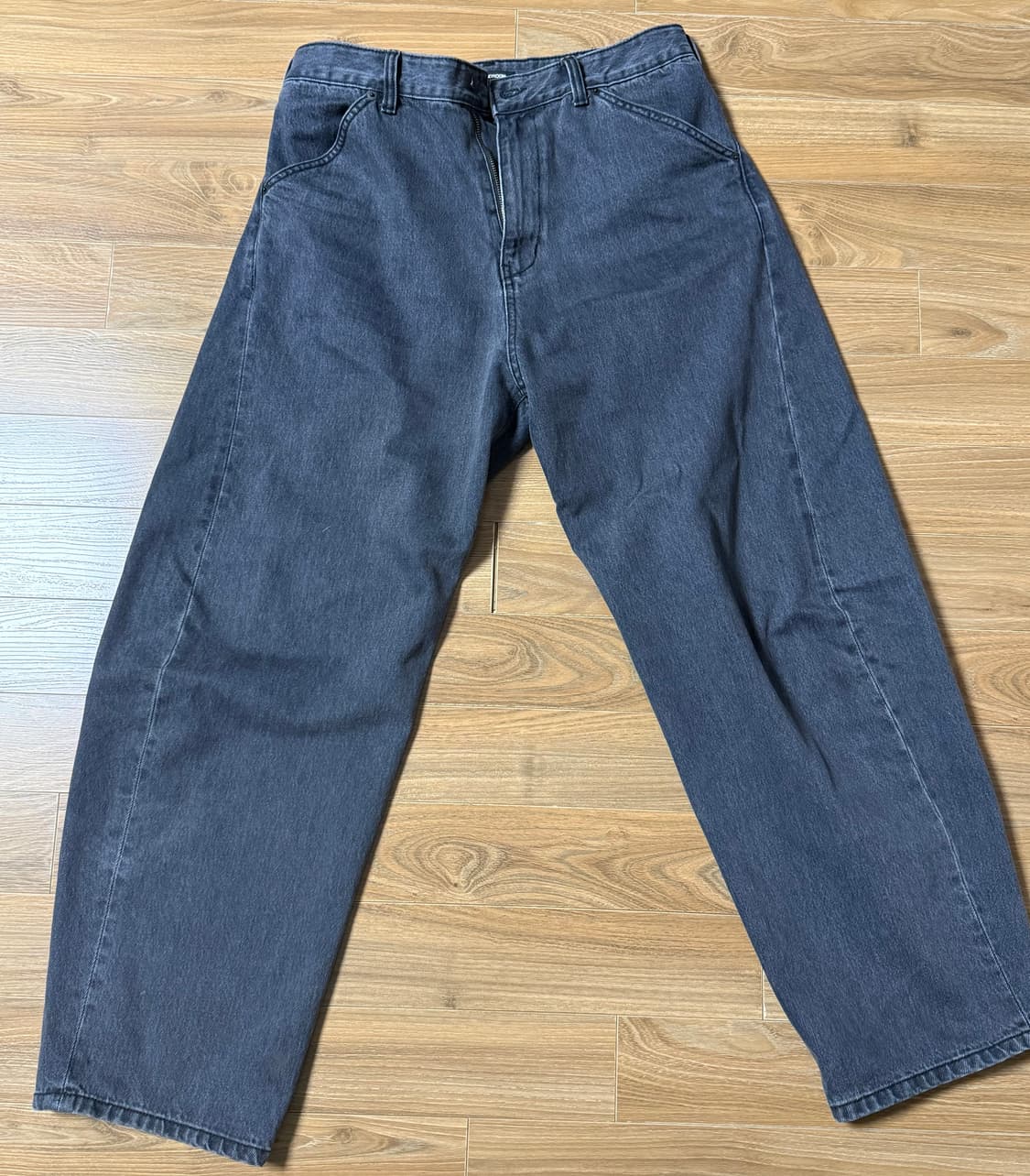 해칭룸 Curve Jeans Washed Black 상품이미지2