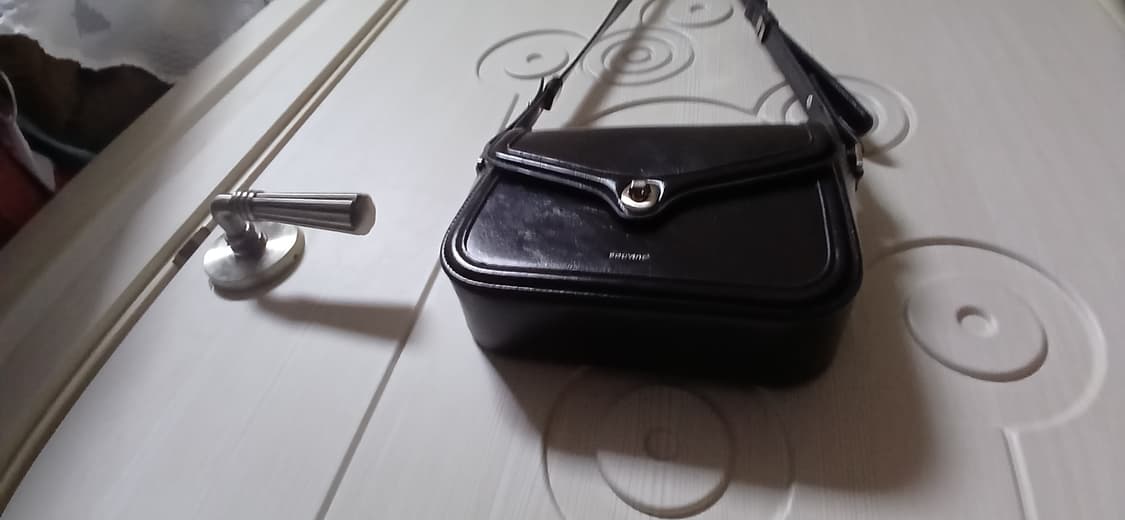 스퀘어라인 엠버 블랙 숄더백  상품이미지4