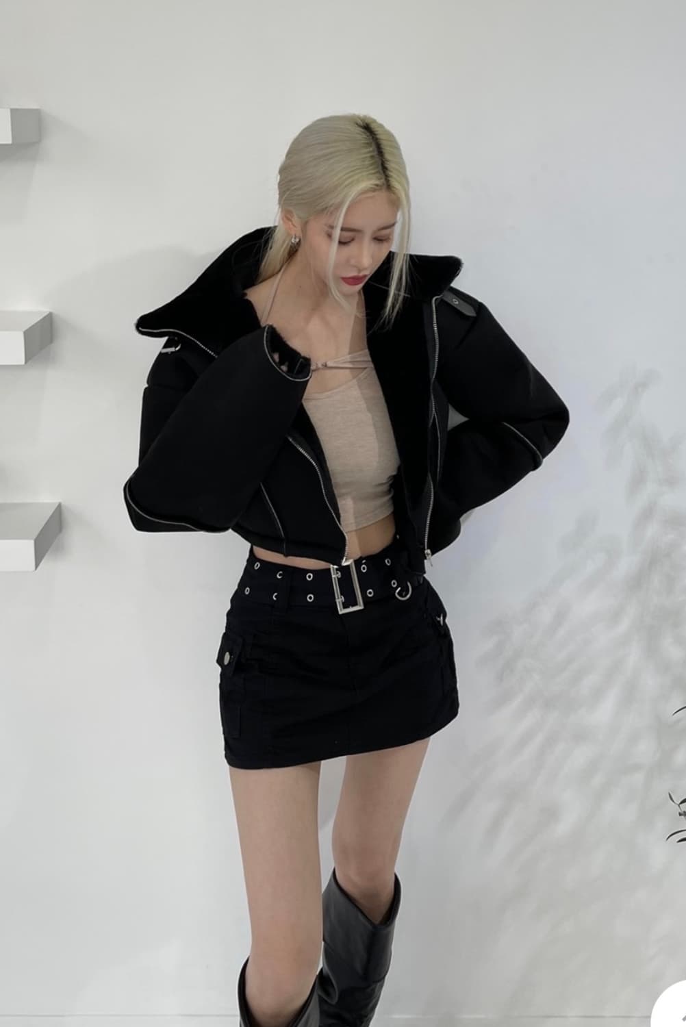 서우 블랙 퍼 크롭 무스탕  상품이미지2