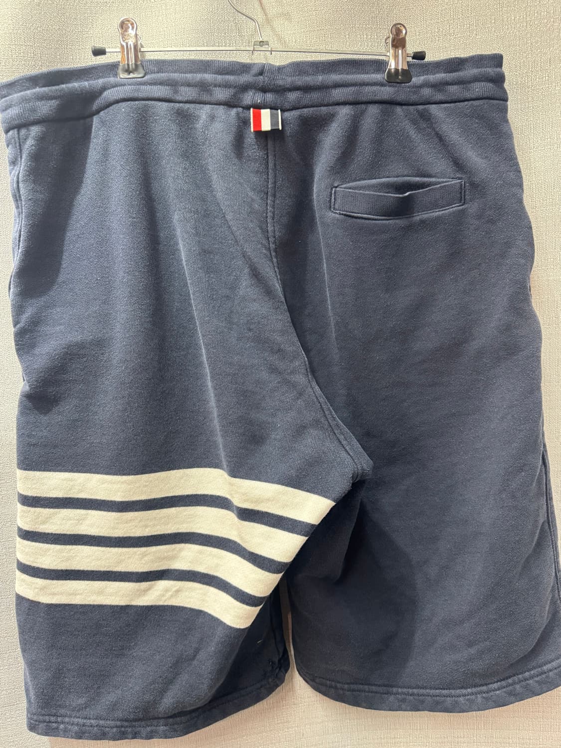 톰브라운 4선 스웨트 반바지 3사이즈(32~33) 상품이미지2