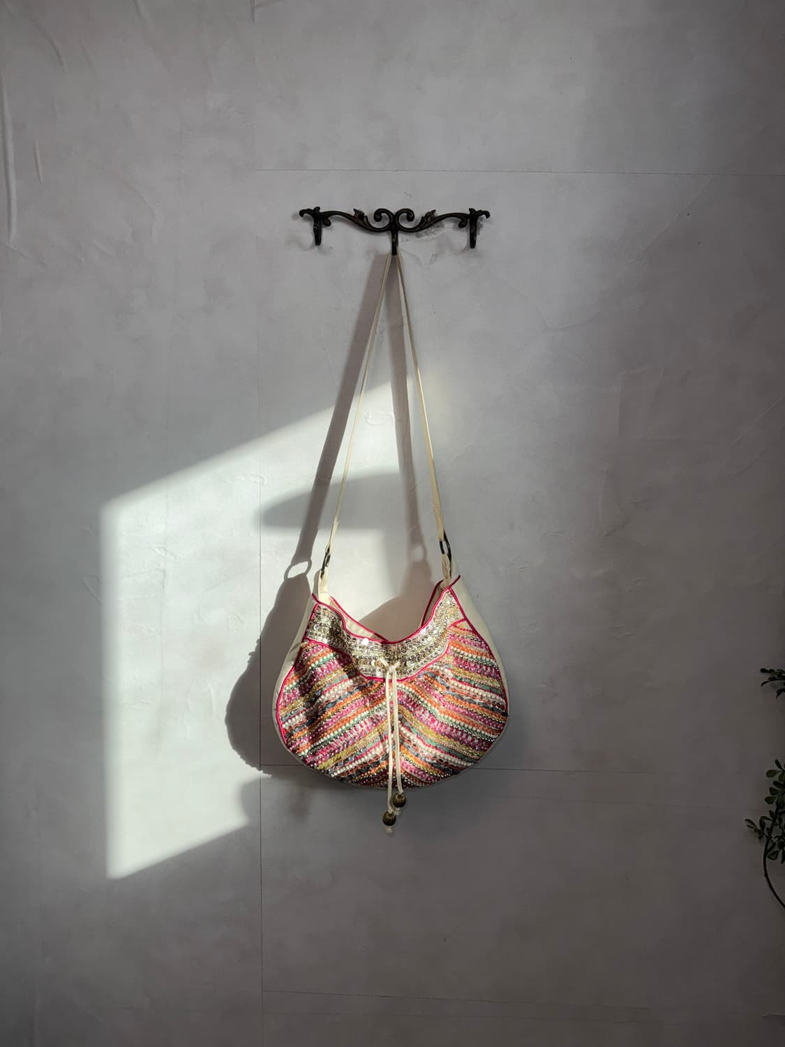 Pink ethnic beads designed cross bag 상품이미지1