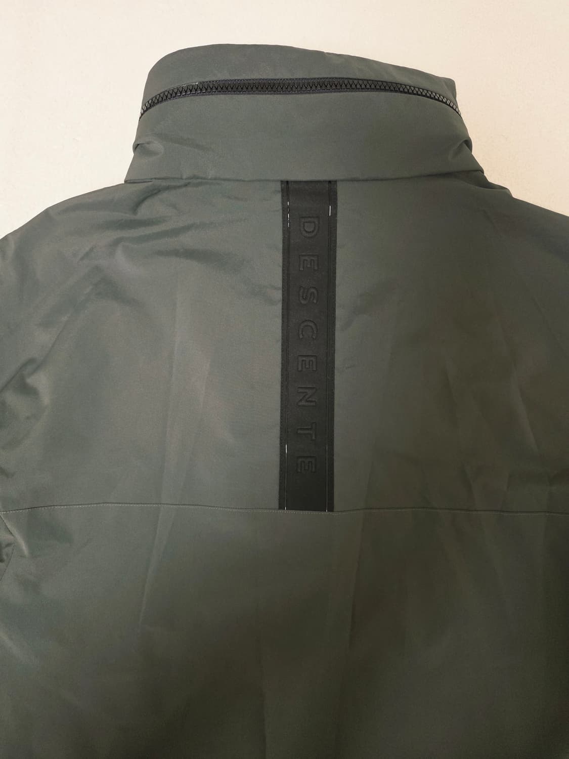 데상트 후드 바람막이 자켓  공용 85 상품이미지4