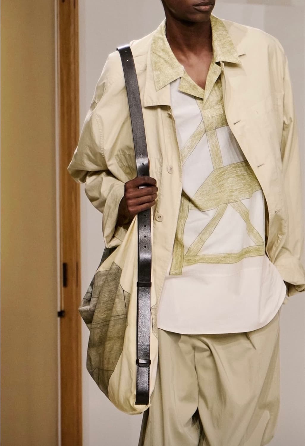 르메르 플래그백 베이지 카키 상품이미지4