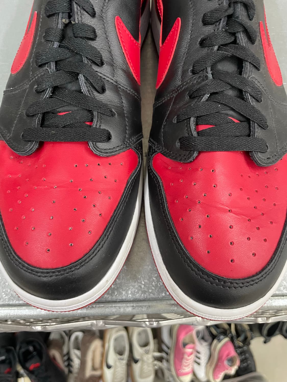 나이키 조던 1 로우 블랙 바시티 레드 300 (gr-4166) 상품이미지6