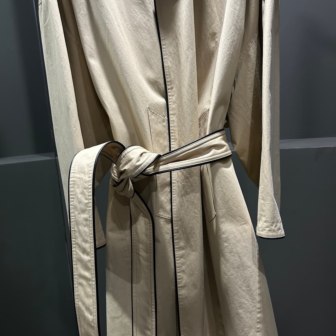 발렌시아가 BB로고 벨티드 트렌치코트 상품이미지3