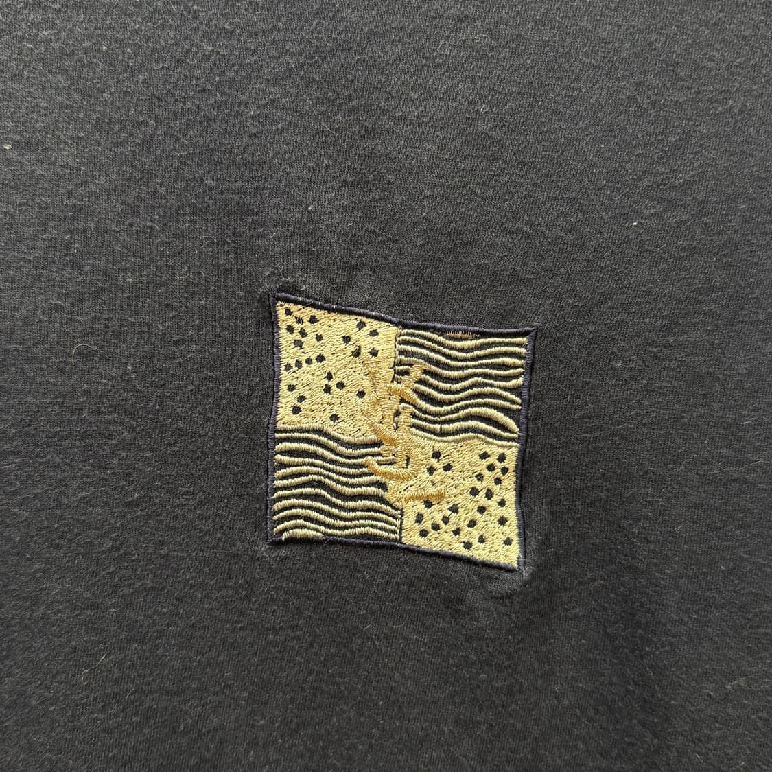 입생로랑 반팔 티셔츠 크리에이션 YSL 빅로고 백프린트 디테일 네이비 상품이미지6