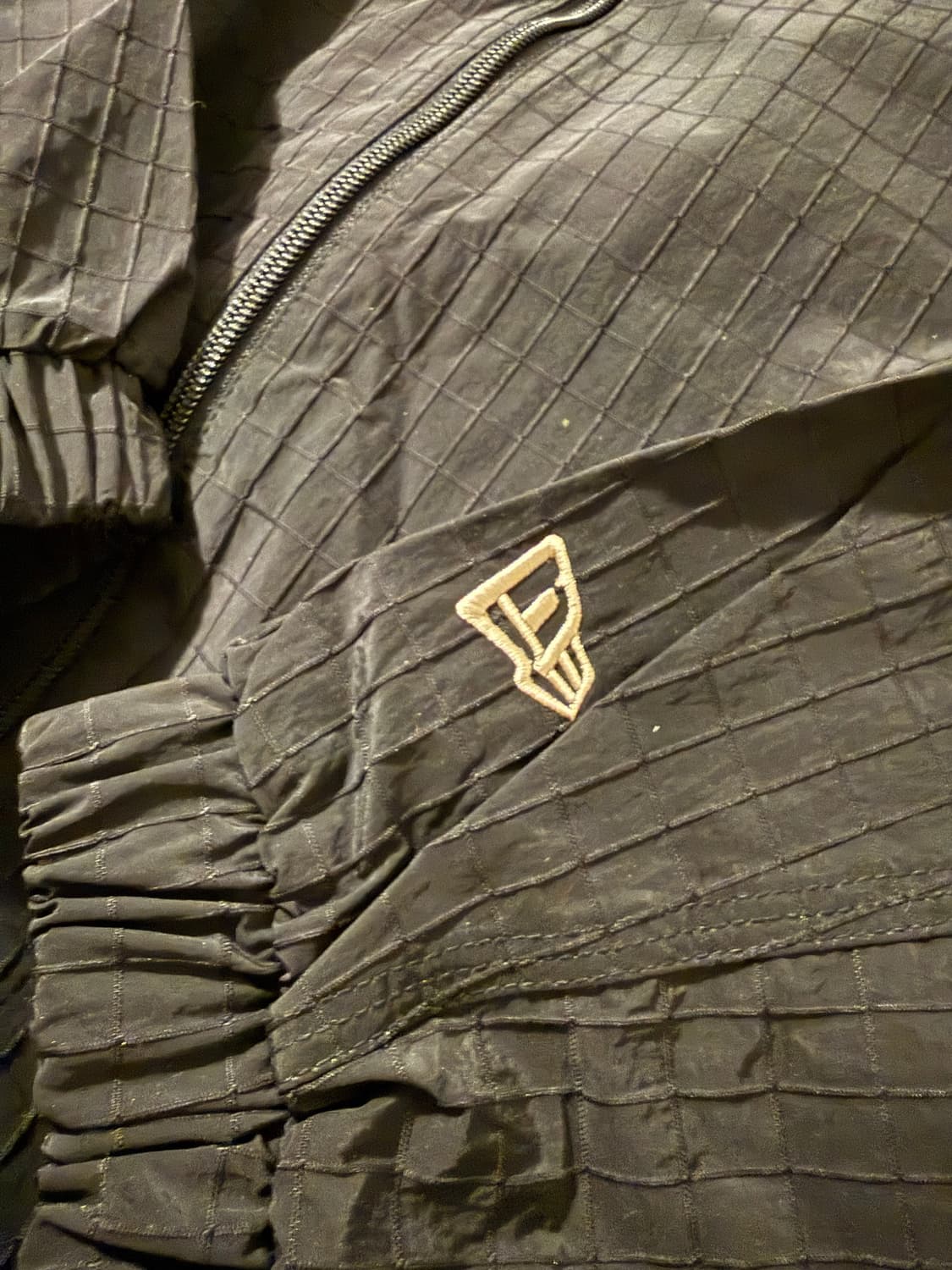 뉴에라 블랙후드 바람막이 상품이미지5