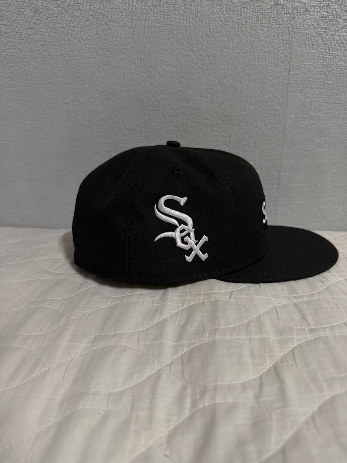 슈프림 x mlb 팀 박스로고 뉴에라 블랙 시카고 캡 상품이미지2