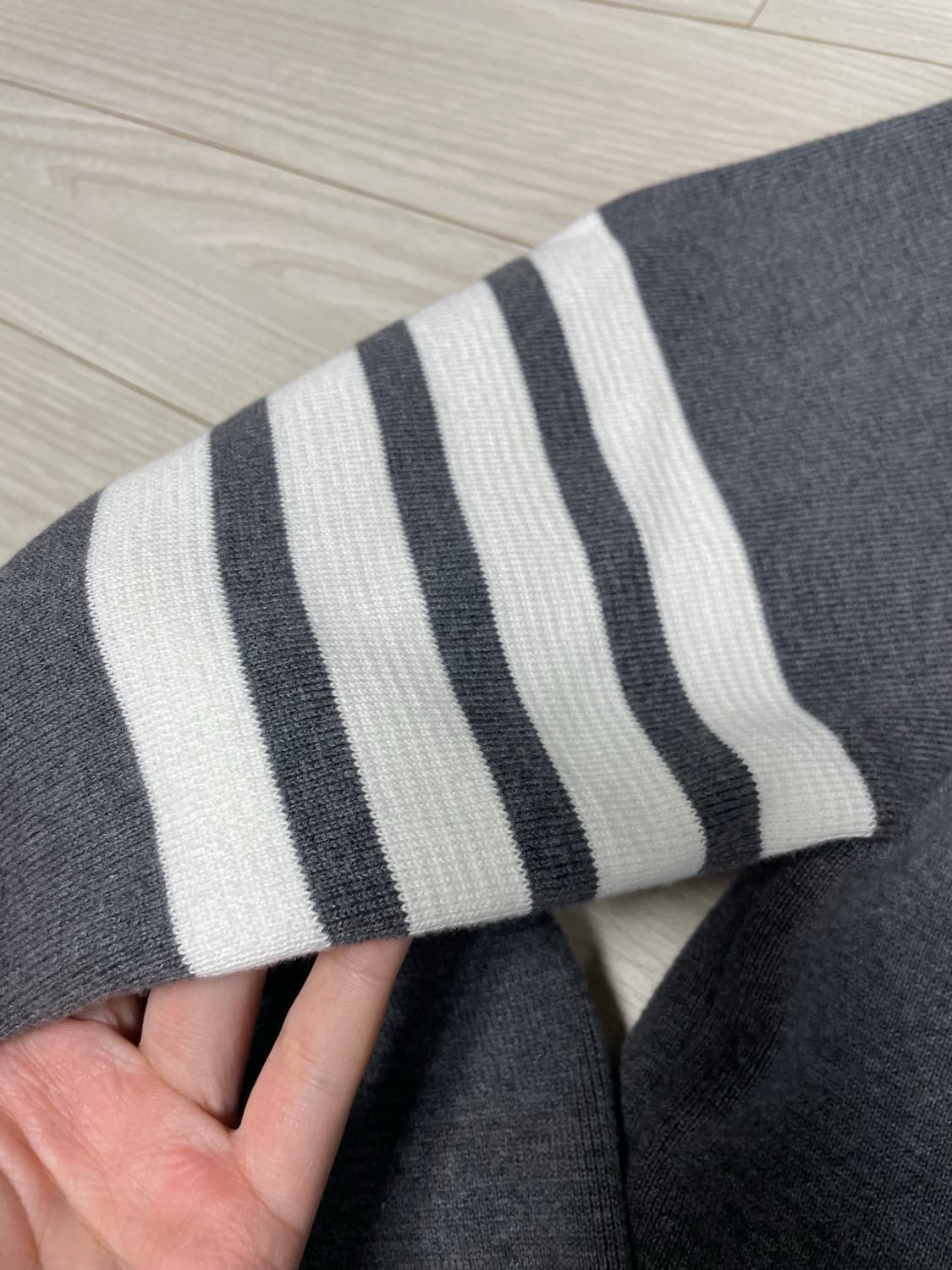 톰브라운 밀라노 스티치 니트 그레이(4사이즈) 상품이미지3