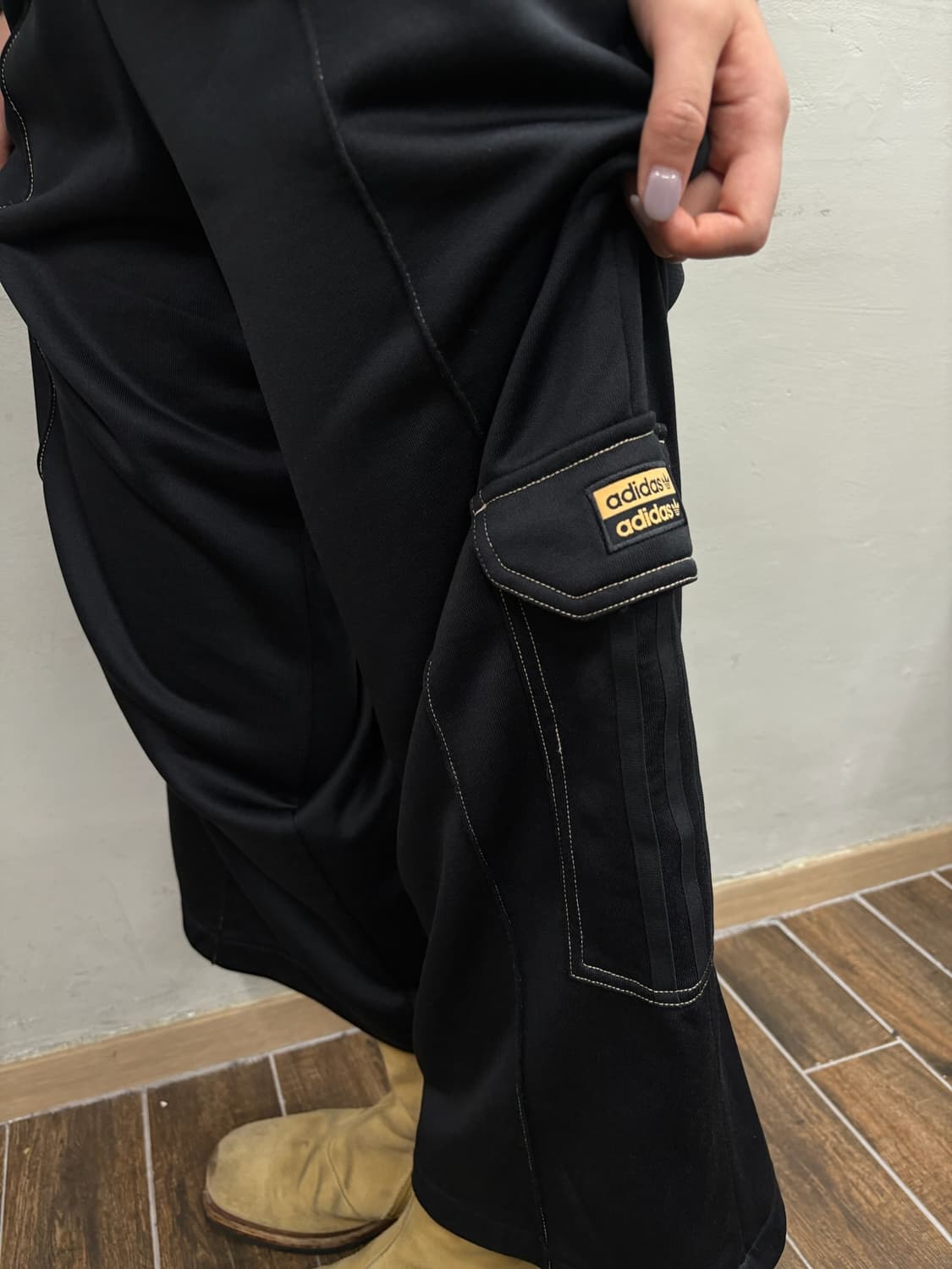 아디다스 와이드 카고 트랙 팬츠 상품이미지3