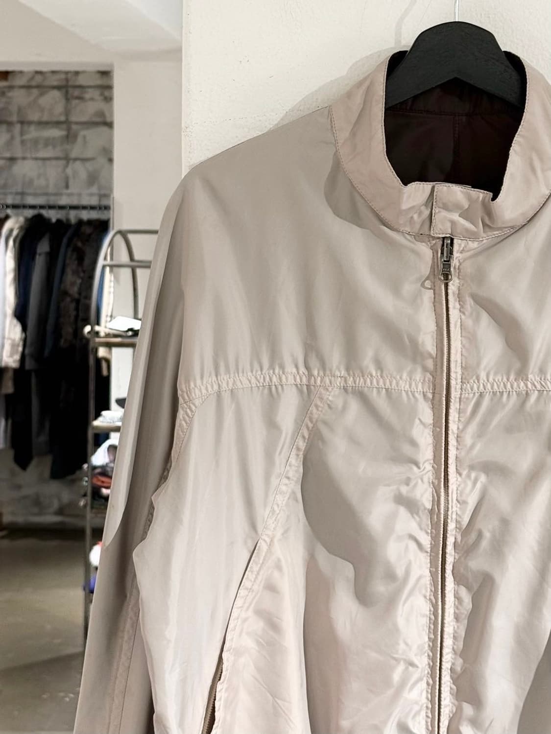 베르사체 컬렉션 아이보리 브라운 리버시블 폴리 자켓 상품이미지3