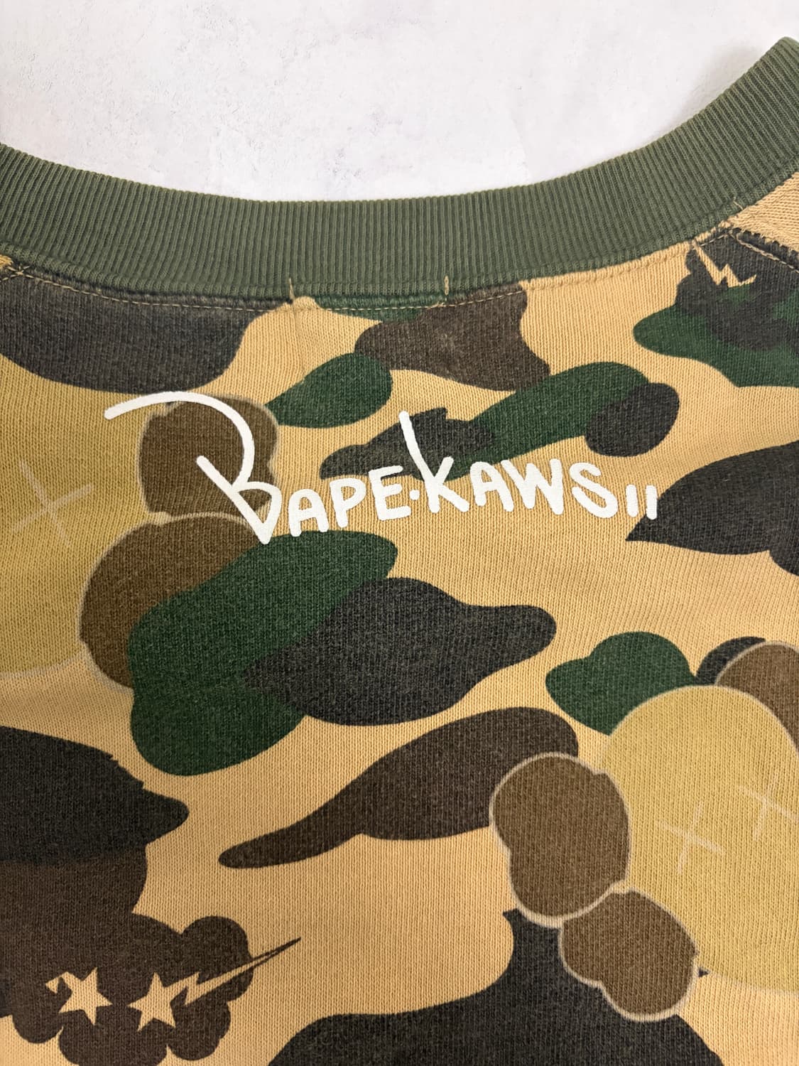 og bape x kaws 크레이지 카모 티셔츠 상품이미지5