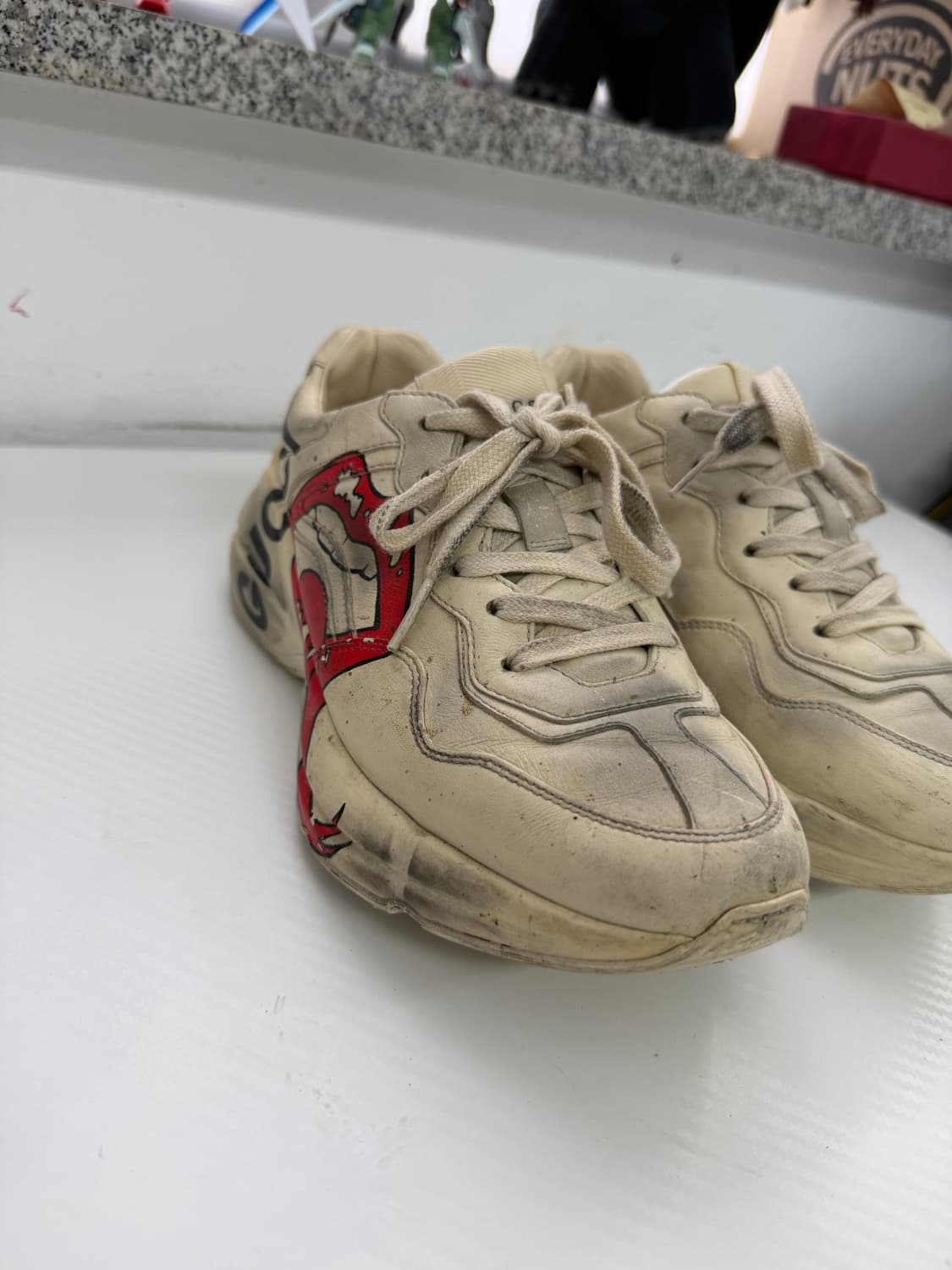 정품) 구찌 더티 입술 라이톤 여성 스니커즈 36.5 상품이미지3