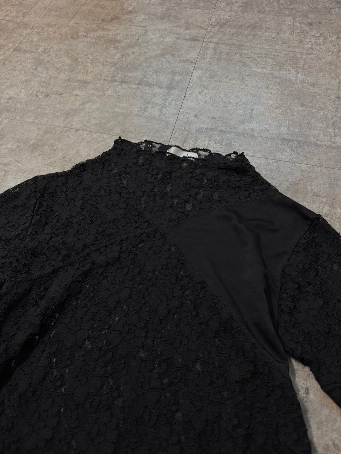 언발 레이스 패치 블라우스 상품이미지3