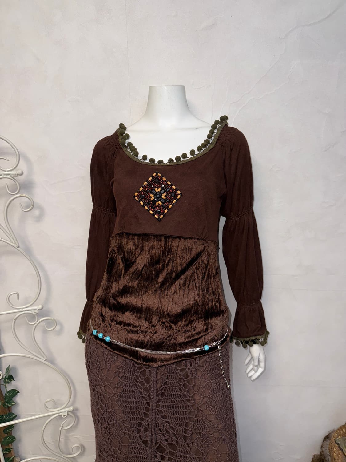 Dark brown ethnic velvet off shoulder bl 상품이미지2