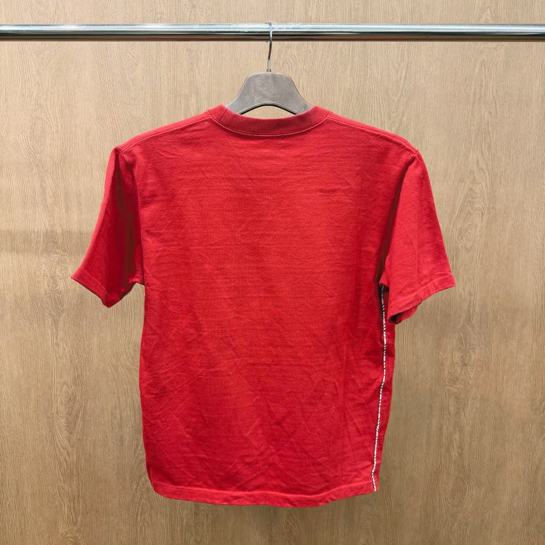 버버리 런던 코튼 반팔 티셔츠 로고 자수 사이드 배색 라인 디테일 레드 상품이미지3