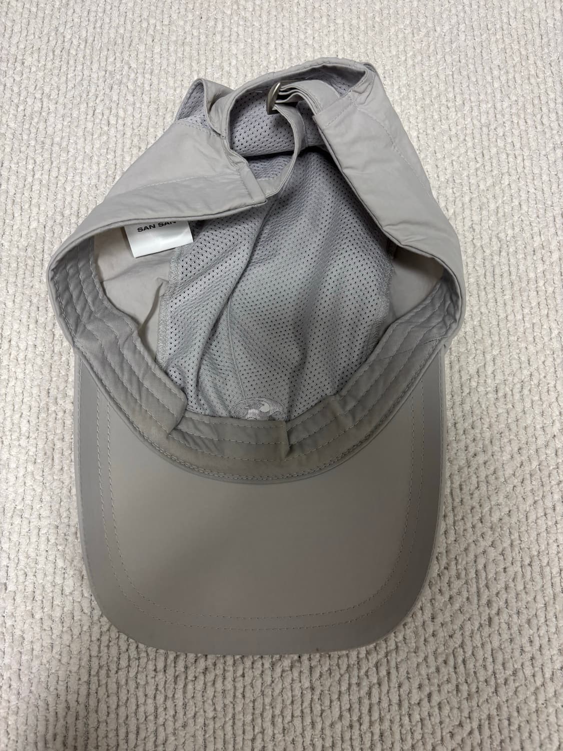 산산기어 윙캡 그레이 23ss 상품이미지2