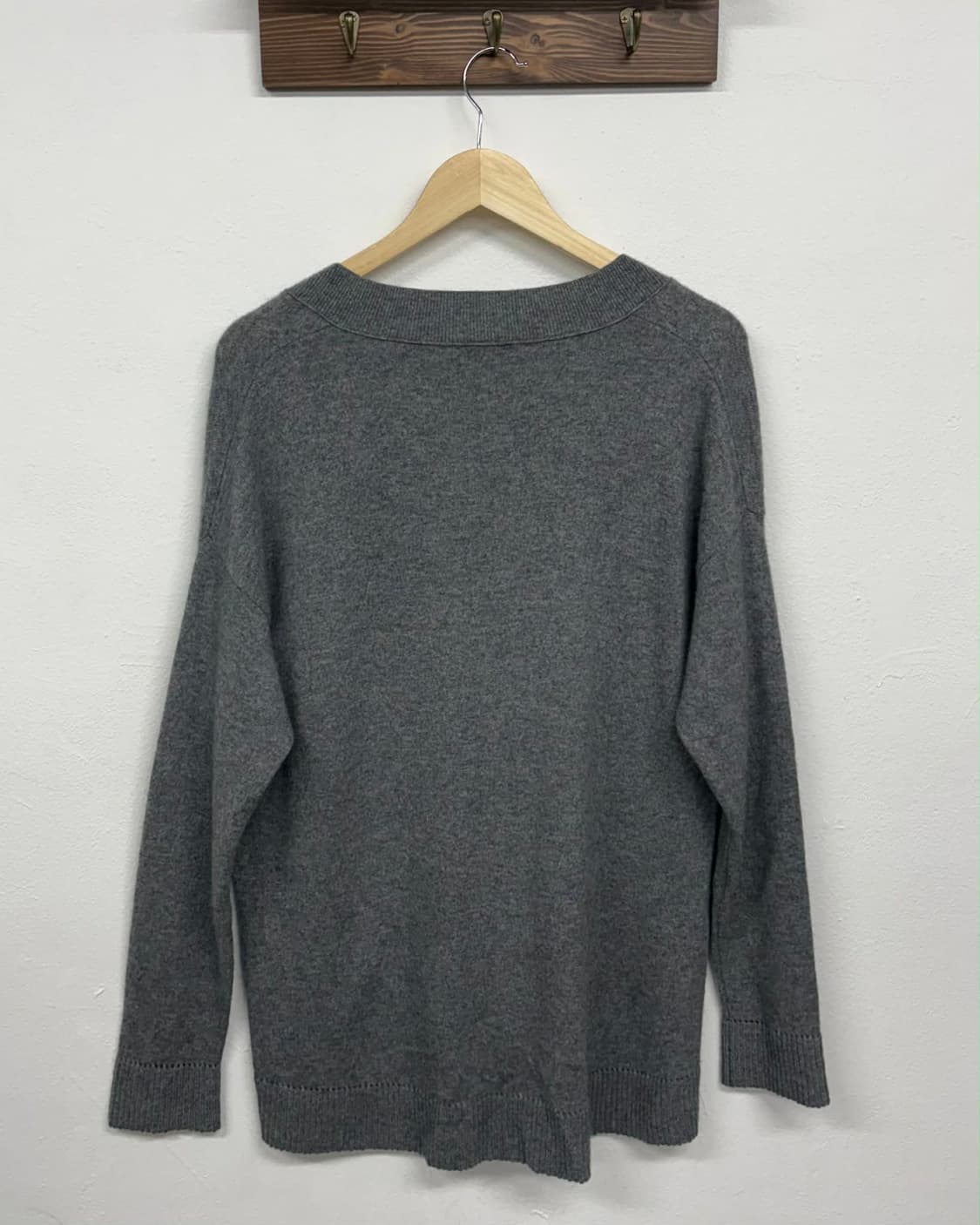 [M] Vince 빈스 캐시미어 100% 그레이 브이넥 니트 상품이미지2