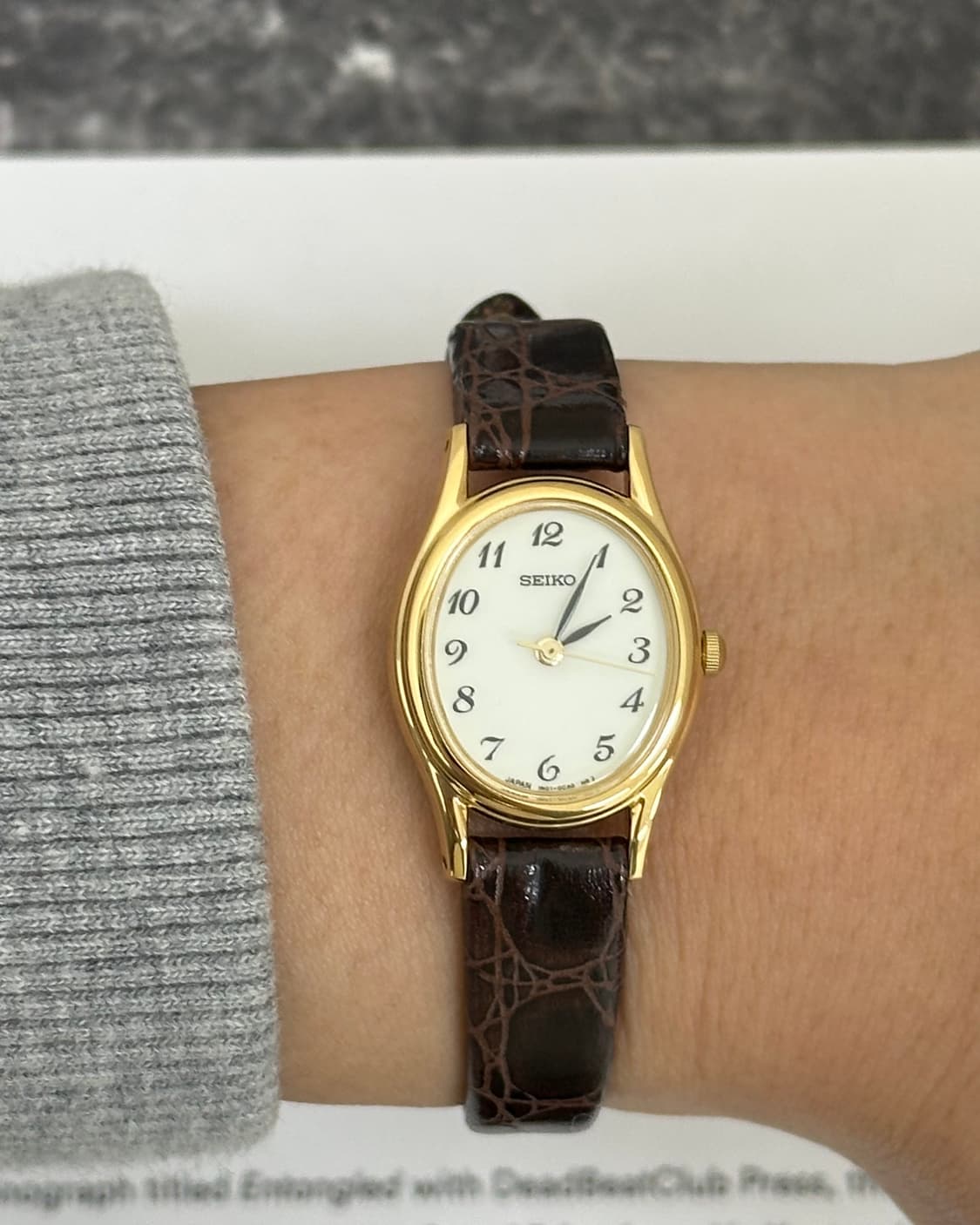 세이코 골드 오벌 쿼츠 시계 상품이미지10