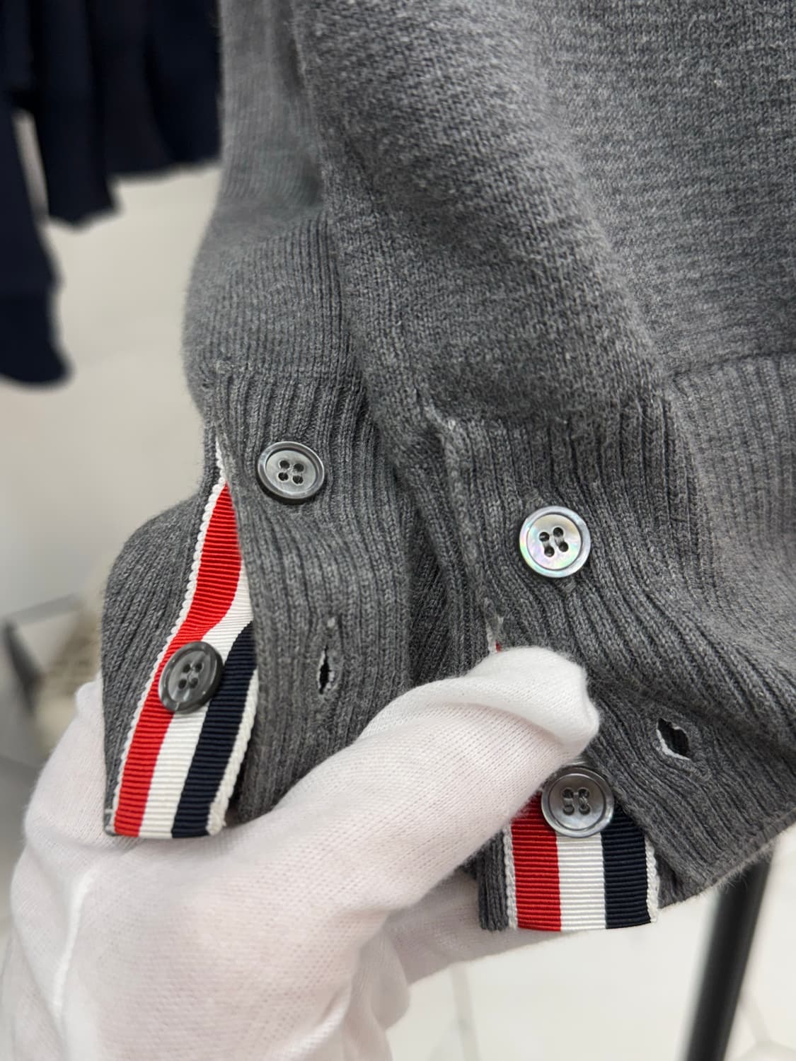 [2] 톰브라운 사선완장 밀라노스티치 가디건 상품이미지5