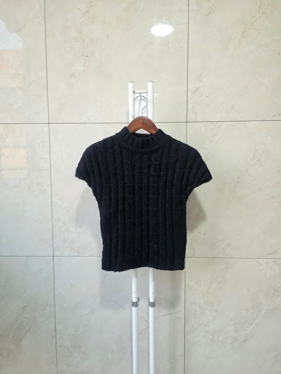 블랙 반팔니트 상품이미지1