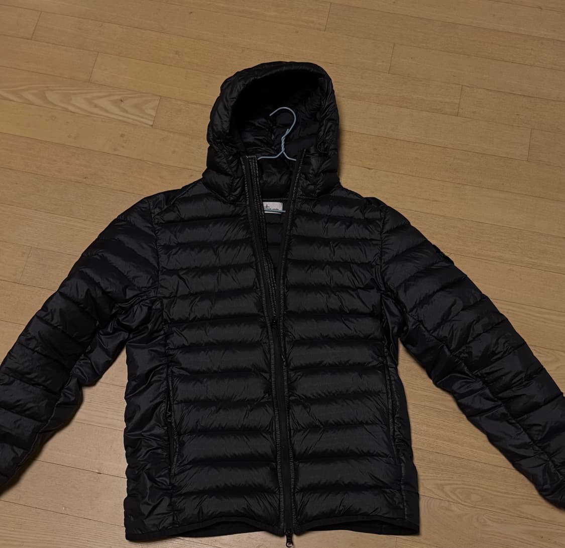 (새상품급) 스톤아일랜드 경량패딩 24fw m사이즈 상품이미지1