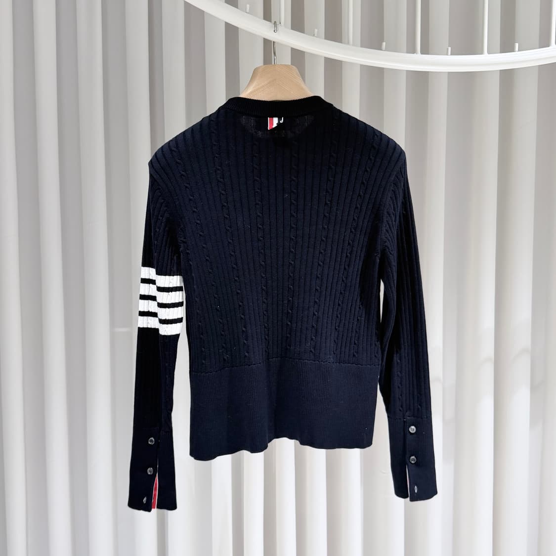 1 / 톰브라운 사선완장 케이블 네이비 니트 상품이미지5