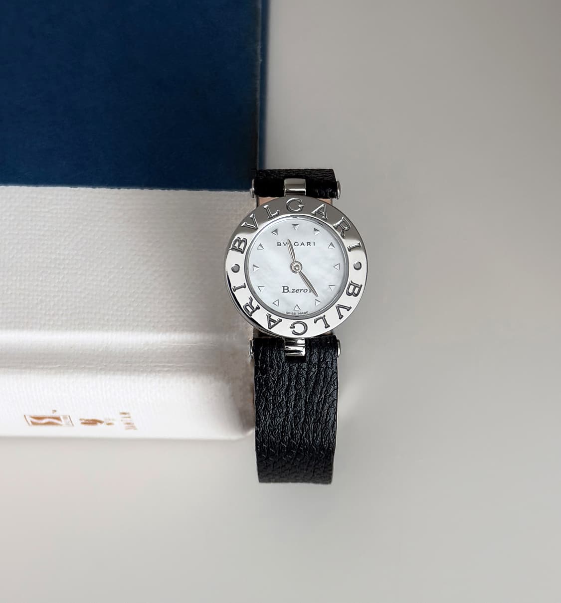 불가리 비제로원 화이트 쉘 다이얼 시계 상품이미지2