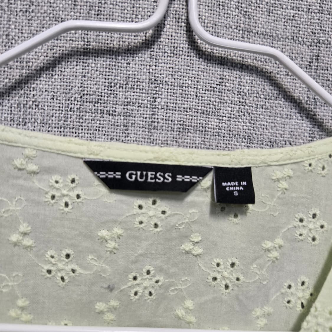 게스 펀칭 블라우스 프릴 반팔  상품이미지5