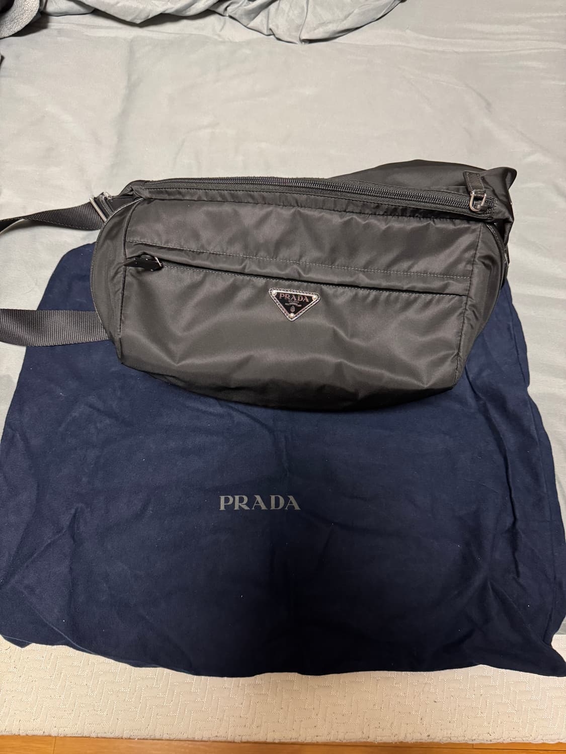 프라다 바이커백 라지 상품이미지10