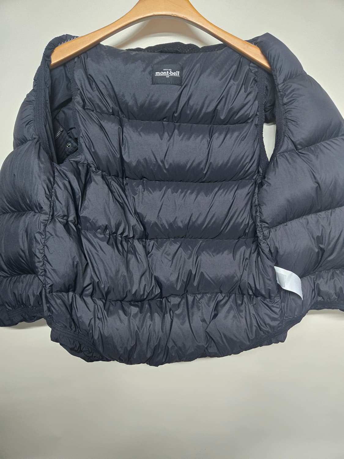 몽벨 패딩 조끼 블랙 105 (XL) 상품이미지3