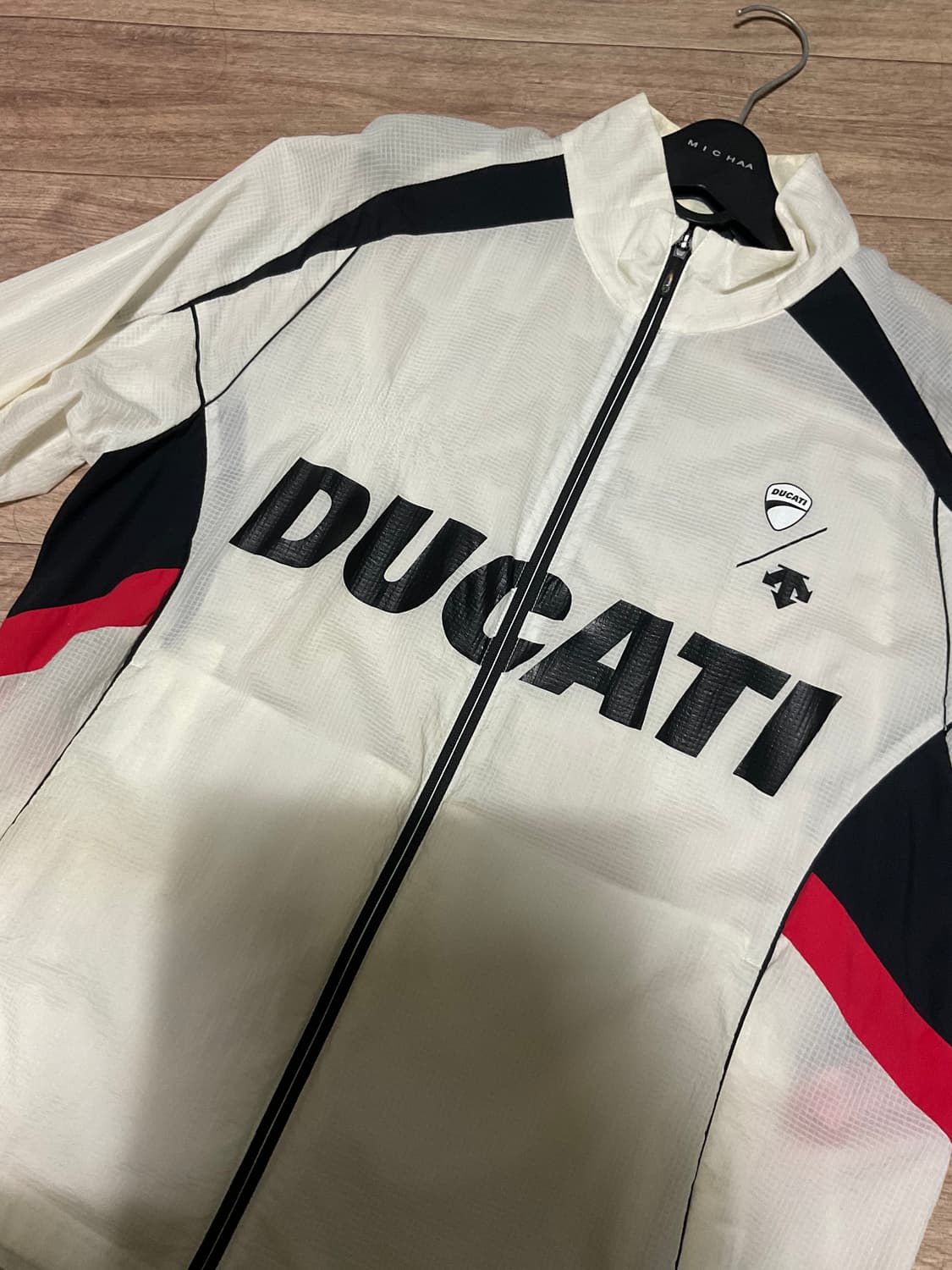 [데상트X두카티] 협업 경량 바람막이 상품이미지1