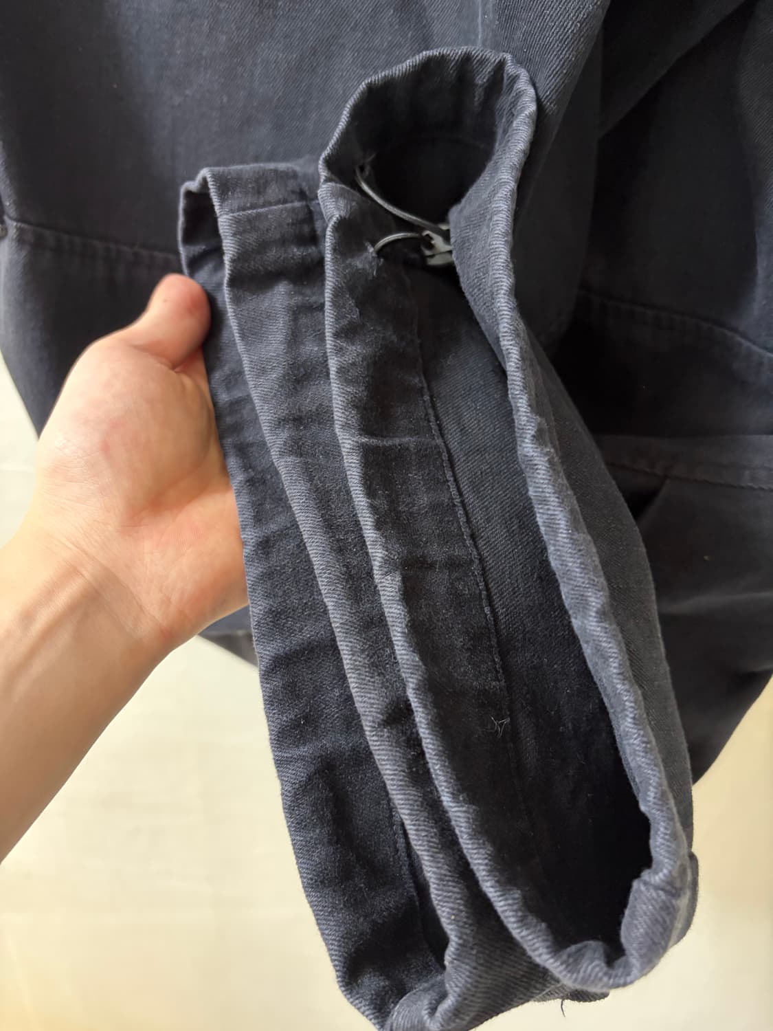해칭룸 밀팬츠 다크네이비 2사이즈 팝니다 ! 상품이미지3