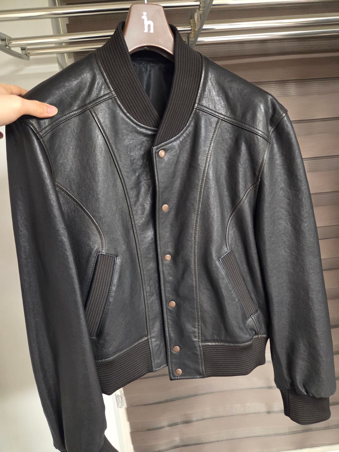 엘무드 건 앤 로즈 램스킨 바시티 자켓 상품이미지2