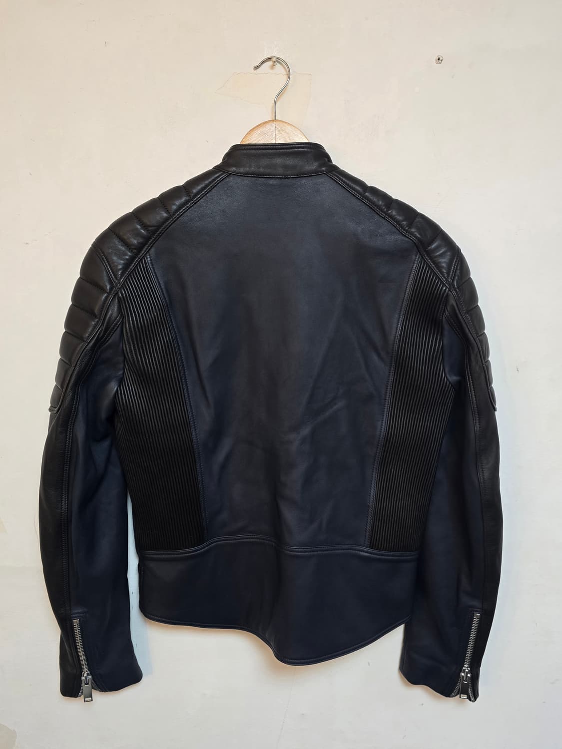 
Sandro 리얼 양가죽 라이더 자켓 S (새상품)
 상품이미지2