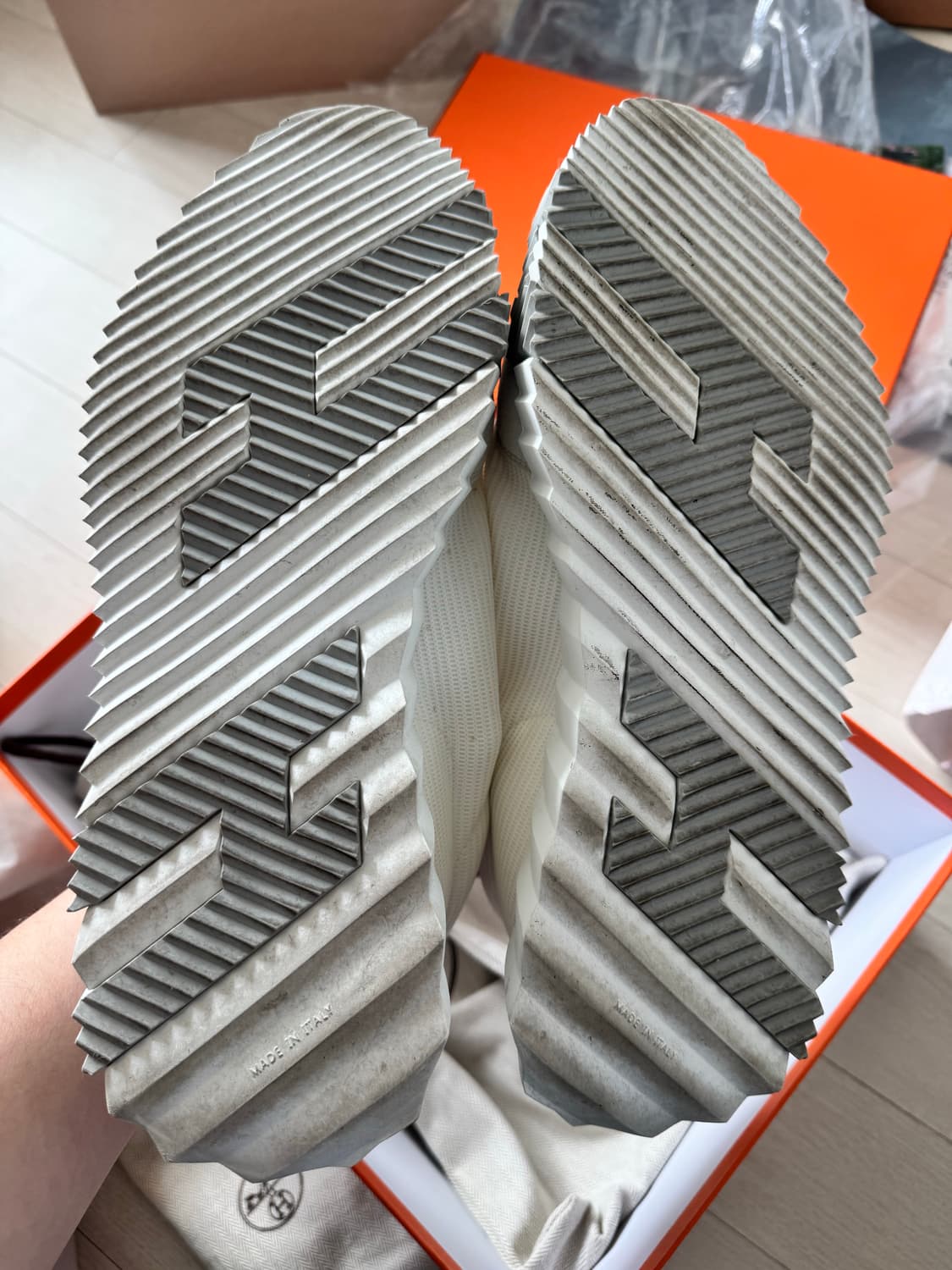 42 에르메스 바운싱 스니커즈 메쉬 스웨이드 고트스킨 & 블랑 상품이미지5