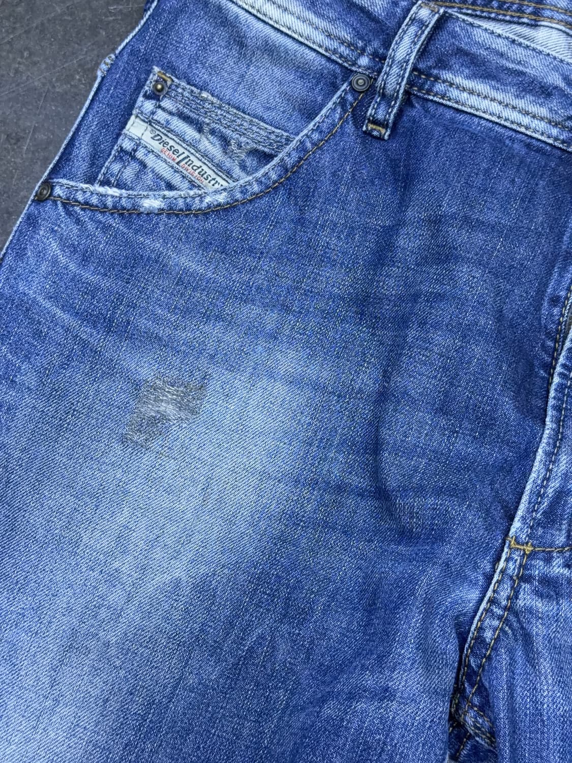 디젤 크룰리 빈티지 워싱 데미지 레귤러 슬림 데님팬츠 32 상품이미지4