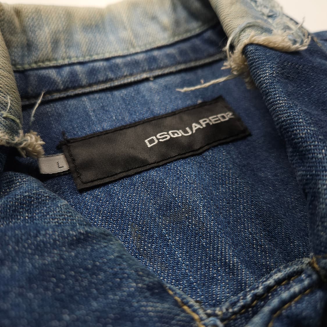 00s 디스퀘어드 빅로고 디테일 워싱 데님 트러커 자켓 (L)

-가격  상품이미지9